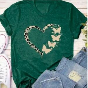 NEW T-Shirt, green, large, short sleeve, heart with butterflies